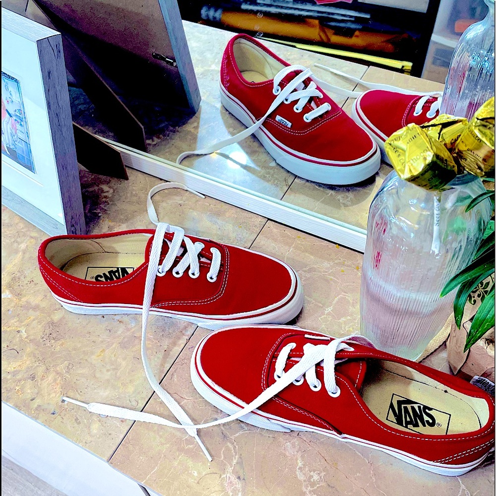 Vans Authentics (Red/Size 5M/7W)